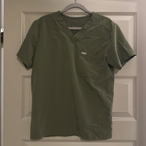 Men’s Figs scrub top